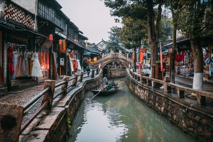 逃出白海豹洞